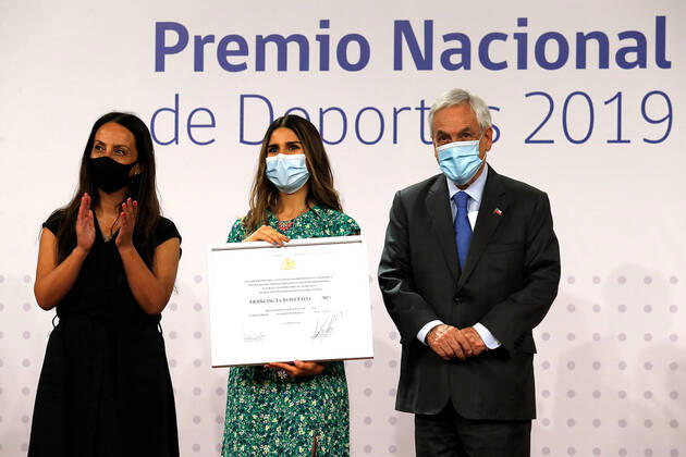 Santiago 29 diciembre 2020. El Presidente Sebasti‡n Pi–era y la ministra del Deporte Cecilia PŽrez, entregan el Premio Nacional del Deporte a la deportista Francisca Crovetto Marcelo Hernandez Aton Chile Premio nacional del deporte 2020