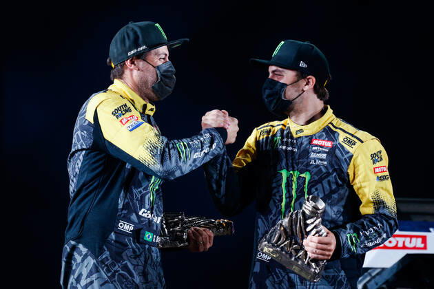 408 Jones Austin (usa), Gugelmin Gustavo (bra), Can-Am, Monster Energy Can-Am, Motul, SSV Series - T4 during the finishing podium ceremony at the King Abdullah International Stadium in Jeddah, in Saudi Arabia on January 15, 2021 AUTOMOBILE : DAKAR 2021 - Arabie saoudite - Podiums - 15 01 2021 DPPI Panoramic 