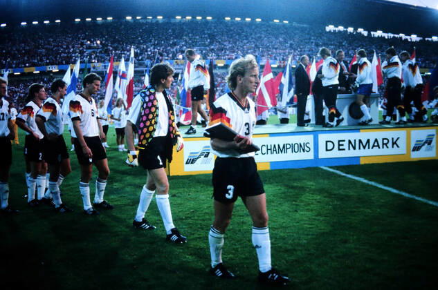 26.06.92 Dänemark - Deutschland Schweden, Göteborg, 26.06.1992, Fussball, UEFA EM Europameisterschaft 1992 in Schweden, Finale, Dänemark DFB Deutschland (2:0): Andreas Brehme (Deutschland).