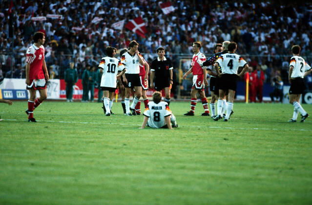 26.06.92 Dänemark - Deutschland Schweden, Göteborg, 26.06.1992, Fussball, UEFA EM Europameisterschaft 1992 in Schweden, Finale, Dänemark DFB Deutschland (2:0): (Deutschland).