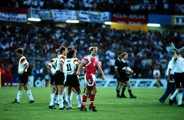 26.06.92 Dänemark - Deutschland Schweden, Göteborg, 26.06.1992, Fussball, UEFA EM Europameisterschaft 1992 in Schweden, Finale, Dänemark DFB Deutschland (2:0): Kim Christofte (Dänemark).