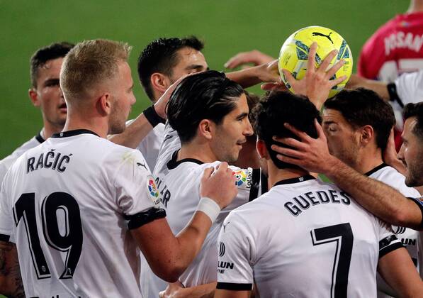 Valencia s players celebrate a goal during the Spanish LaLiga soccer match between Valencia CF and Elche CF held at Mestalla stadium, in Valencia, Spain, 30 January 2021. Valencia CF vs Elche CF !ACHTUNG: NUR REDAKTIONELLE NUTZUNG! Copyright: xJuanxCarlosxCardenasx GRAF9693 20210130-637476303511398031