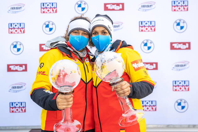 31.01.2021, Olympia Eiskanal, Innsbruck, AUT, BMW IBSF Weltcup Bob, Igls, Damen Zweierbob, Siegerehrung, im Bild Vanessa Mark, Mariama Jamanka (GER) Vanessa Mark Mariama Jamanka of Germany during the winner ceremony for the women doubles Bobsleigh competition of BMW IBSF World Cup at the Olympia Eiskanal in Innsbruck, Austria on 2021 01 31.