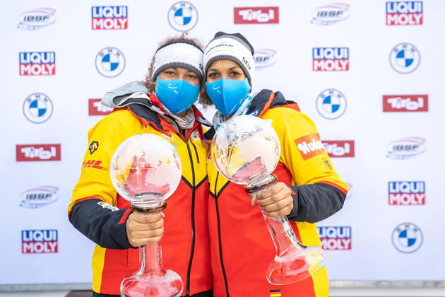 AUT, BMW IBSF Weltcup Bob, Igls 31.01.2021, Olympia Eiskanal, Innsbruck, AUT, BMW IBSF Weltcup Bob, Igls, Damen Zweierbob, Siegerehrung, im Bild Vanessa Mark, Mariama Jamanka (GER) Vanessa Mark Mariama Jamanka of Germany during the winner ceremony for the women doubles Bobsleigh competition of BMW IBSF World Cup at the Olympia Eiskanal in Innsbruck, Austria on 2021 01 31. Innsbruck Tirol Österreich