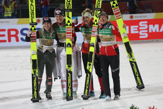 NORDIC SKIING - FIS Nordic World Ski Championships Oberstdorf 2021 OBERSTDORF,GERMANY,26.FEB.21 - NORDIC SKIING, Ski jumping, Skispringen, Ski, nordisch - FIS Nordic World Ski Championships, normal hill, team event, ladies, flower ceremony. Image shows Marita Kramer, Chiara Hoelzl, Sophie Sorschag and Daniela Iraschko-Stolz (AUT). +013021000191 1+