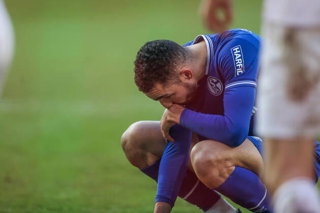 Bilder des Jahres 2021, Sport 02 Februar Sport Themen der Woche KW08 27.02.2021, Fussball, Saison 2020 2021, 1. Bundesliga, 23.Spieltag, VfB Stuttgart - FC Schalke 04, Nabil BENTALEB (FC Schalke 04) Tim Rehbein RHR-FOTO DFL REGULATIONS PROHIBIT ANY USE OF PHOTOGRAPHS AS IMAGE SEQUENCES AND OR QUASI-VIDEO. Stuttgart Mercedes Benz Arena BW Deutschland xRHR-FOTO TRx
