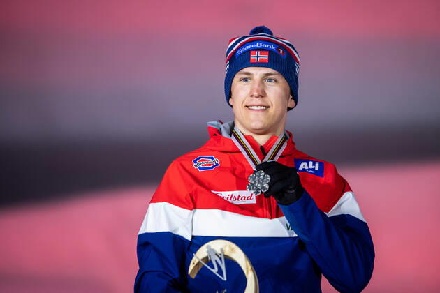 210227 Silver medalist Erik Valnes of Norway at the Medal ceremony for the men?s cross-country skiing sprint of the FIS Nordic Ski World Championships on February 27, 2021 in Oberstdorf. Photo: Johanna Lundberg BILDBYRAN kod JL JL0084 skidor cross-country skiing langrenn fis nordic world ski championships vm ski-vm skid-vm medaljceremoni medal ceremony 3 bbeng Copyright: JOHANNAxLUNDBERG BB210227JL147