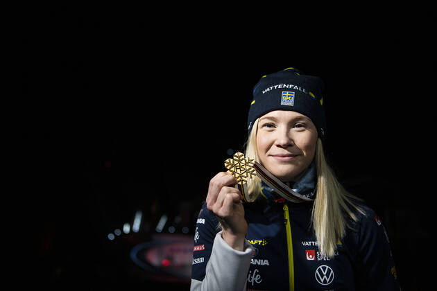 210227 Gold medalist Jonna Sundling of Sweden poses for a portrait at the Medal ceremony for the women s cross-country skiing sprint of the FIS Nordic Ski World Championships on February 27, 2021 in Oberstdorf. Photo: Johanna Lundberg BILDBYRAN kod JL JL0084 skidor cross-country skiing langrenn fis nordic world ski championships vm ski-vm skid-vm medaljceremoni medal ceremony 3 bbeng jubel sverige guld medalj guldmedalj Copyright: JOHANNAxLUNDBERG BB210227JL158