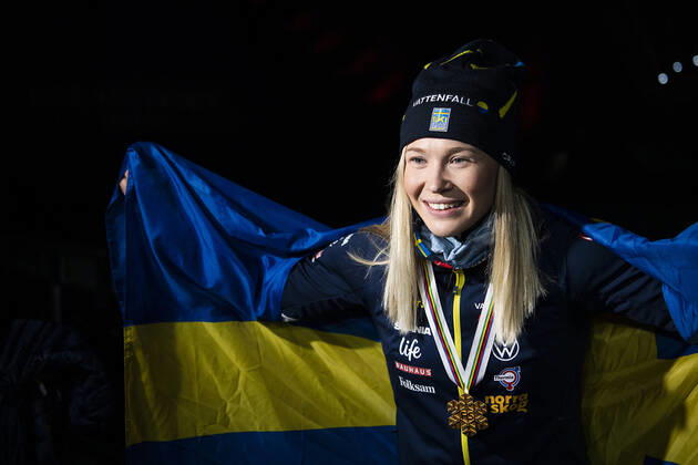 210227 Gold medalist Jonna Sundling of Sweden poses for a portrait at the Medal ceremony for the women s cross-country skiing sprint of the FIS Nordic Ski World Championships on February 27, 2021 in Oberstdorf. Photo: Johanna Lundberg BILDBYRAN kod JL JL0084 skidor cross-country skiing langrenn fis nordic world ski championships vm ski-vm skid-vm medaljceremoni medal ceremony 3 bbeng jubel sverige guld medalj guldmedalj Copyright: JOHANNAxLUNDBERG BB210227JL159