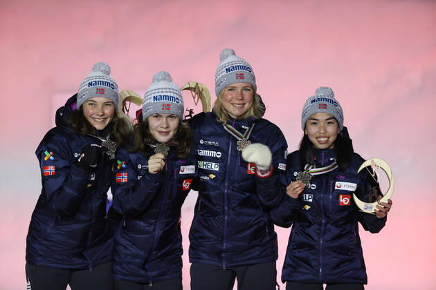 NORDIC SKIING - FIS Nordic World Ski Championships Oberstdorf 2021 OBERSTDORF,GERMANY,27.FEB.21 - NORDIC SKIING, Ski jumping, Skispringen, Ski, nordisch - FIS Nordic World Ski Championships, normal hill, ladies, team event, award ceremony. Image shows the team of NOR. Keywords: medal, trophy. GEPAxpictures xChristianxWalgram