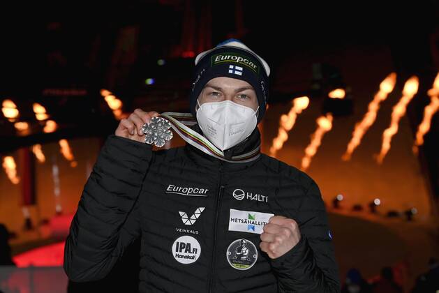 Finnish nordic combined athlete Ilkka Herola received his silver medal of the men s 10km individual Gundersen Nordic Combined event at the FIS Nordic Ski World Championships in Oberstdorf, Germany, on February 27, 2021. Oberstdorf Germany LKFTJK20210227211035RCBR  Copyright: xEmmixKorhonenx