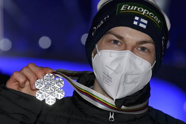 Finnish nordic combined athlete Ilkka Herola received his silver medal of the men s 10km individual Gundersen Nordic Combined event at the FIS Nordic Ski World Championships in Oberstdorf, Germany, on February 27, 2021. Oberstdorf Germany LKFTJK20210227211148VBXG  Copyright: xEmmixKorhonenx