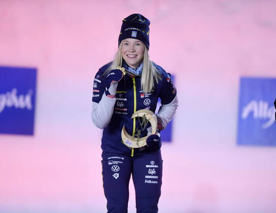 27.02.2021, Nordische SKI WM Oberstdorf 2021, Oberstdorf im Allgäu, Siegerehrung, Medaillienzeremonie, Langlauf Sprint Damen, Siegerehrung, gold Medaille an Jonna Sundling (Schweden),