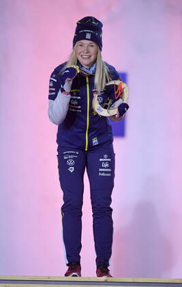 27.02.2021, Nordische SKI WM Oberstdorf 2021, Oberstdorf im Allgäu, Siegerehrung, Medaillienzeremonie, Langlauf Sprint Damen, Siegerehrung, gold Medaille an Jonna Sundling (Schweden),
