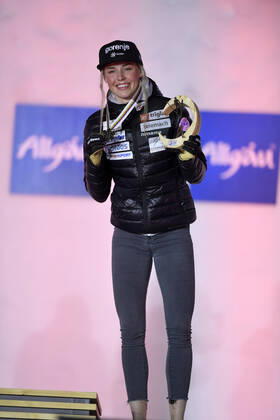 27.02.2021, Nordische SKI WM Oberstdorf 2021, Oberstdorf im Allgäu, Siegerehrung, Medaillienzeremonie, Langlauf Sprint Damen, Siegerehrung, bronze Medaille an Anamarija Lampic (Slowenien)