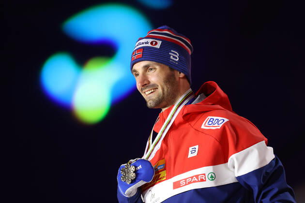NORDIC SKIING - FIS Nordic World Ski Championships Oberstdorf 2021 OBERSTDORF,GERMANY,28.FEB.21 - NORDIC SKIING, CROSS COUNTRY SKIING - FIS Nordic World Ski Championships, 30km Skiathlon, men, award ceremony. Image shows Hans Christer Holund (NOR). Keywords: medal. GEPAxpictures xChristianxWalgram