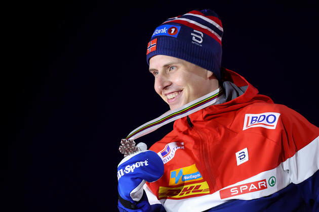 NORDIC SKIING - FIS Nordic World Ski Championships Oberstdorf 2021 OBERSTDORF,GERMANY,28.FEB.21 - NORDIC SKIING, CROSS COUNTRY SKIING - FIS Nordic World Ski Championships, 30km Skiathlon, men, award ceremony. Image shows Hans Christer Holund (NOR). Keywords: medal. GEPAxpictures xChristianxWalgram