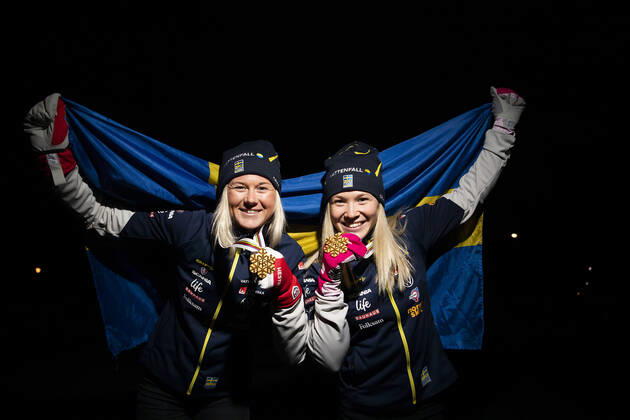 210228 Gold medalists Maja Dahlqvist and Jonna Sundling of Sweden poses for a portrait at the Medal ceremony for the women s cross-country skiing team sprint during the FIS Nordic Ski World Championships on February 28, 2021 in Oberstdorf. Photo: Johanna Lundberg BILDBYRAN kod JL JL0087 skidor cross-country skiing langrenn fis nordic world ski championships vm ski-vm skid-vm 4 bbeng guld medalj sverige Copyright: JOHANNAxLUNDBERG BB210228JL155