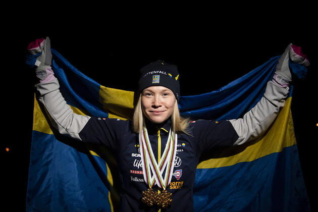 210228 Gold medalists Jonna Sundling of Sweden poses with her two gold medals for the women s cross-country skiing team sprint and sprint during the FIS Nordic Ski World Championships on February 28, 2021 in Oberstdorf. Photo: Johanna Lundberg BILDBYRAN kod JL JL0087 skidor cross-country skiing langrenn fis nordic world ski championships vm ski-vm skid-vm 4 bbeng guld medalj sverige Copyright: JOHANNAxLUNDBERG BB210228JL165