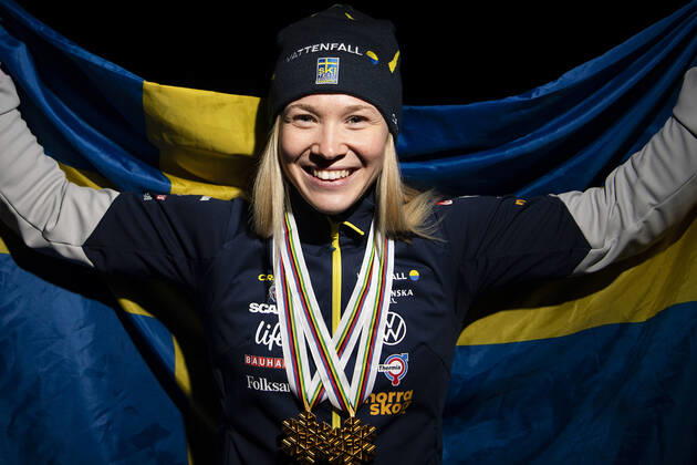 210228 Gold medalists Jonna Sundling of Sweden poses with her two gold medals for the women s cross-country skiing team sprint and sprint during the FIS Nordic Ski World Championships on February 28, 2021 in Oberstdorf. Photo: Johanna Lundberg BILDBYRAN kod JL JL0087 skidor cross-country skiing langrenn fis nordic world ski championships vm ski-vm skid-vm 4 bbeng guld medalj sverige Copyright: JOHANNAxLUNDBERG BB210228JL166