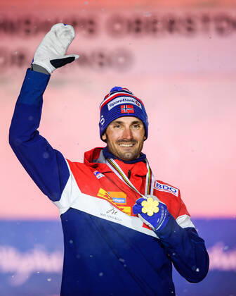 Nordische Ski WM in Oberstdorf, Langlauf, 15km Freistil der Herren, Siegerehrung 210305 Hans Christer Holund of Norway with his gold medal at a medal ceremony for the men s 15 km Free Technique during the FIS Nordic Ski World Championships on March 5, 2021 in Oberstdorf. Photo: Johanna Lundberg BILDBYRAN kod JL JL0099 skidor cross-country skiing langrenn fis nordic world ski championships vm ski-vm skid-vm medaljceremoni medal ceremony 9 bbeng jubel Copyright: JOHANNAxLUNDBERG BB210305JL129
