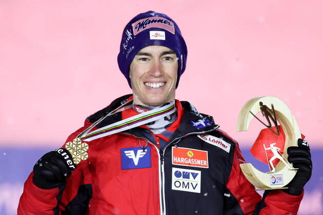 Nordische Ski WM in Oberstdorf, Skispringen, Herren Großschanze, Siegerehrung NORDIC SKIING - FIS Nordic World Ski Championships Oberstdorf 2021 OBERSTDORF,GERMANY,05.MAR.21 - NORDIC SKIING, Ski jumping, Skispringen, Ski, nordisch - FIS Nordic World Ski Championships, large hill, men, award ceremony. Image shows Stefan Kraft (AUT). Keywords: medal. GEPAxpictures xChristianxWalgram