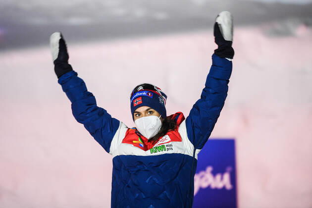210306 Heidi Weng of Norway celebrates at a medal ceremony for the Women s Cross Country Skiing 30 km Classic Technique during the FIS Nordic Ski World Championships on March 6, 2021 in Oberstdorf. Photo: Johanna Lundberg BILDBYRAN kod JL JL0102 skidor cross-country skiing langrenn fis nordic world ski championships vm ski-vm skid-vm medaljceremoni medal ceremony 10 bbeng jubel celebration norge Copyright: JOHANNAxLUNDBERG BB210306JL170