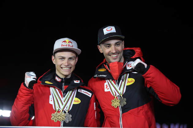 NORDIC SKIING - FIS Nordic World Ski Championships Oberstdorf 2021 OBERSTDORF,GERMANY,06.MAR.21 - NORDIC SKIING, NORDIC COMBINED - FIS Nordic World Ski Championships, large hill, team sprint, 2x7,5km, men, award ceremony. Image shows Johannes Lamparter and Lukas Greiderer (AUT). keywords: medal. GEPAxpictures xChristianxWalgram
