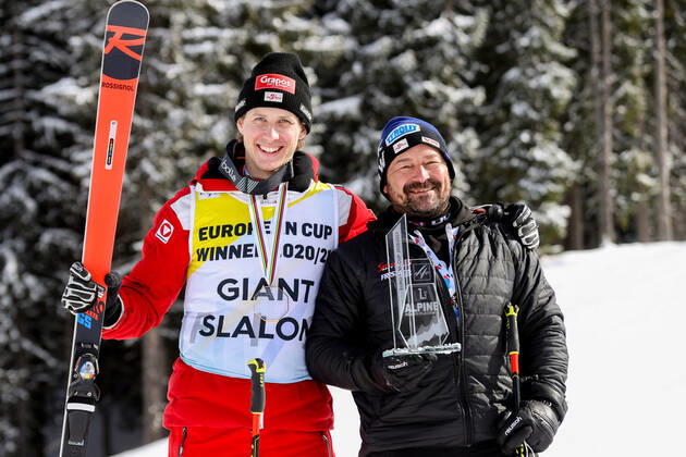 ALPINE SKIING - FIS EC Reiteralm SCHLADMING,AUSTRIA,18.MAR.21- ALPINE SKIING - FIS Europa Cup Final, award ceremony for the Giant Slalom Europa Cup, men. Image shows Dominik Raschner (AUT) with his serviceman. Keywords: medal, trophy. GEPAxpictures xChristianxWalgram