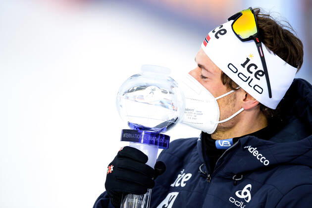 210319 Sturla Holm Laegreid of Norway celebrates with the trophy after the Men s 10 km Sprint during the IBU Biathlon World Cup on March 19, 2021 in Östersund. Photo: Joel Marklund BILDBYRAN kod JM JM0085 bbeng skidskytte biathlon skiskyting världscupen ibu world cup jubel Copyright: JOELxMARKLUND BB210319JM263