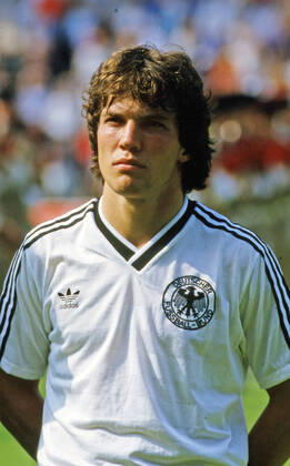 17.06.84 Deutschland - Rumänien Frankreich, Lens, 17.06.1984, Fussball, EM UEFA EURO, EM, Europameisterschaft,Fussball 1984 in Frankfreich, Deutschland - Rumänien (2:1): Lothar Matthäus (Deutschland).