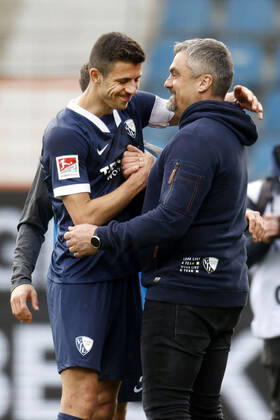 03. 04. 2021, Fussball Saison 2020 21 2. Bundesliga, 27. Spieltag, VFL Bochum : Holstein Kiel 2-1 Anthony LOSILLA (VFL) li.- und Trainer Thomas REIS (VFL) re.-