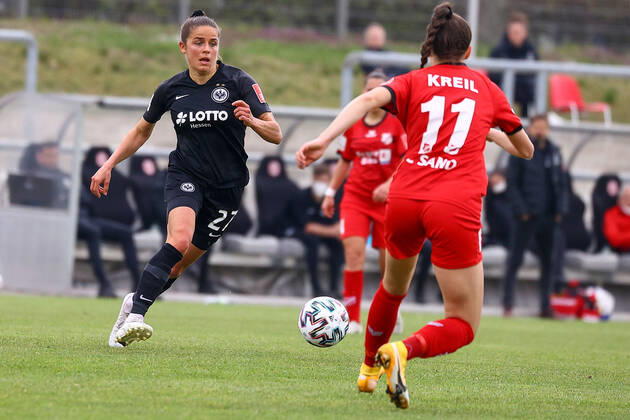 18.04.2021 FLYERALARM Frauen-Bundesliga Eintracht Frankfurt - SC Sand v.l., Laura Feiersinger (Eintracht Frankfurt),Leonie Kreil (SC Sand), Zweikampf, Action, Aktion, Battles for the Ball Foto: Joaquim Ferreira (DFL DFB REGULATIONS PROHIBIT ANY USE OF PHOTOGRAPHS as IMAGE SEQUENCES and or QUASI-VIDEO) Copyright: JoaquimxFerreira