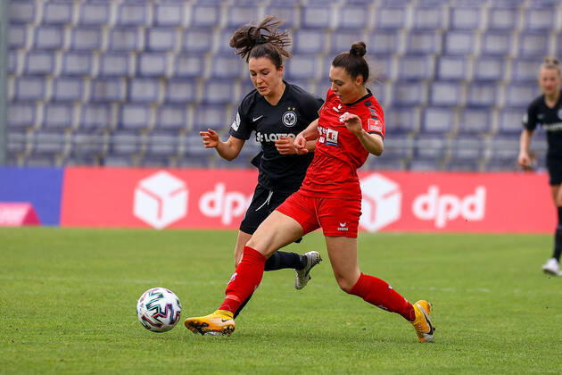 18.04.2021 FLYERALARM Frauen-Bundesliga Eintracht Frankfurt - SC Sand v.l., Barbara Dunst (Eintracht Frankfurt), Leonie Kreil (SC Sand), Zweikampf, Action, Aktion, Battles for the Ball Foto: Joaquim Ferreira (DFL DFB REGULATIONS PROHIBIT ANY USE OF PHOTOGRAPHS as IMAGE SEQUENCES and or QUASI-VIDEO) Copyright: JoaquimxFerreira