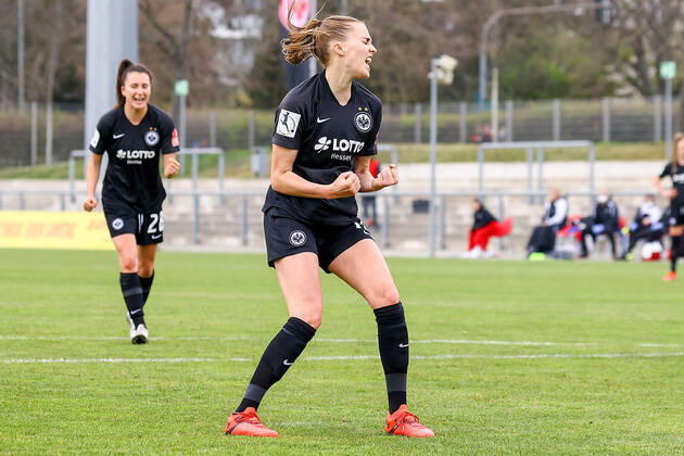 18.04.2021 FLYERALARM Frauen-Bundesliga Eintracht Frankfurt - SC Sand v.l., Torjubel, Goal celebration, celebrate the goal Laura Freigang (Eintracht Frankfurt) Foto: Joaquim Ferreira (DFL DFB REGULATIONS PROHIBIT ANY USE OF PHOTOGRAPHS as IMAGE SEQUENCES and or QUASI-VIDEO) Copyright: JoaquimxFerreira