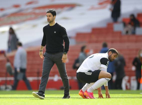 London, England, 18th April 2021. Mikel Arteta manager of Arsenal walks past a dejected Ivan Cavaleiro of Fulham during the Premier League match at the Emirates Stadium, London. Picture credit should read: David Klein Sportimage EDITORIAL USE ONLY. No use with unauthorised audio, video, data, fixture lists, club league logos or live services. Online in-match use limited to 120 images, no video emulation. No use in betting, games or single club league player publications. SPI-1007-0060