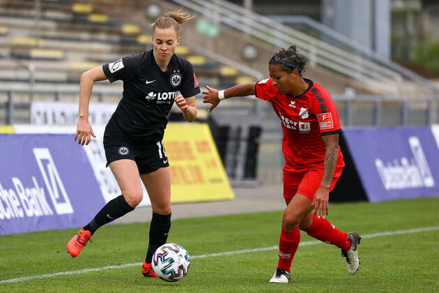 18.04.2021 FLYERALARM Frauen-Bundesliga Eintracht Frankfurt - SC Sand v.l., Laura Freigang (Eintracht Frankfurt), Adrienne Leigh Jordan (SC Sand),Zweikampf, Action, Aktion, Battles for the Ball Foto: Joaquim Ferreira (DFL DFB REGULATIONS PROHIBIT ANY USE OF PHOTOGRAPHS as IMAGE SEQUENCES and or QUASI-VIDEO) Copyright: JoaquimxFerreira