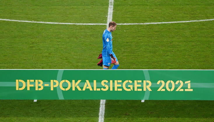 Sport Bilder des Tages Fussball, Herren, Saison 2020 2021, 78. Finale um den DFB-Pokal in Berlin, RB Leipzig - Borussia Dortmund, Torhüter Peter Gulacsi (RB Leipzig), Enttäuschung nach Abpfiff, 13.05. 2021, Copyright: xMatthiasxKochx