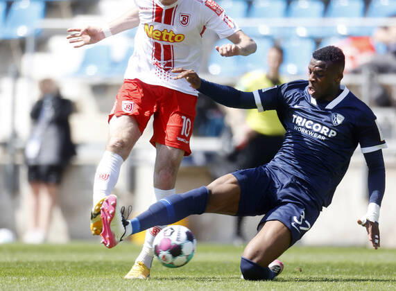 09. 05. 2021, Fussball Saison 2020 21 2. Bundesliga, 32. Spieltag, VFL Bochum : Jahn Regensburg 5-1 Armel Bella KOTCHAP (VFL)