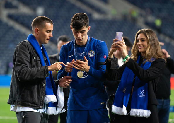 Kai Havertz of Chelsea celebrates with girlfriend Sophia Weber and his brother following the UEFA Champions League Final match between Manchester City and Chelsea at The Est?dio do Drag?o, Porto, Portugal on 29 May 2021. Copyright: xAndyxRowlandx PMI-4238-0307