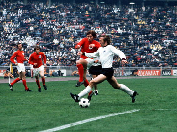 Football - 1972 UEFA European Football Championship Qualifying - Quarter Final Second Leg: West Germany 0 England 0 West Germany s Gunter Netzer tackles England s Alan Ball in the Olympiastadion, West Berlin. Germany won the tie by an aggregate score of 3-1.