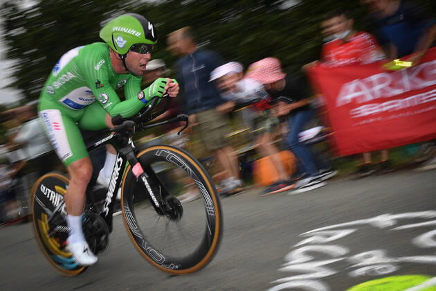 British Mark Cavendish of Deceuninck - Quick-Step wearing the green jersey pictured in action during the fifth stage of the 108th edition of the Tour de France cycling race, a 27,2km individual time trial from Change to Laval Espace Mayenne, France, Wednesday 30 June 2021. This year s Tour de France takes place from 26 June to 18 July 2021. DAVIDxSTOCKMAN  x3023958x