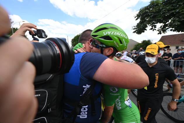 British Mark Cavendish of Deceuninck - Quick-Step and his teammates celebrate after winning the sixth stage of the 108th edition of the Tour de France cycling race, 160,6km from Tours to Chateauroux, France, . This year s Tour de France takes place from 26 June to 18 July 2021. POOLxDAVIDxSTOCKMAN  x3024885x