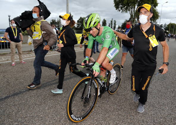 British Mark Cavendish of Deceuninck - Quick-Step celebrates after winning stage 10 of the 108th edition of the Tour de France cycling race, 190,7 km from Albertville to Valence, France, Tuesday 06 July 2021. This year s Tour de France takes place from 26 June to 18 July 2021. POOLxCORxVOS x3028102x