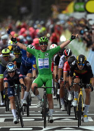 British Mark Cavendish of Deceuninck - Quick-Step wins ahead of Belgian Jasper Philipsen of Alpecin-Fenix and Belgian Wout Van Aert of Team Jumbo-Visma in stage 10 of the 108th edition of the Tour de France cycling race, 190,7 km from Albertville to Valence, France, Tuesday 06 July 2021. This year s Tour de France takes place from 26 June to 18 July 2021. PETExGODING x3028166x
