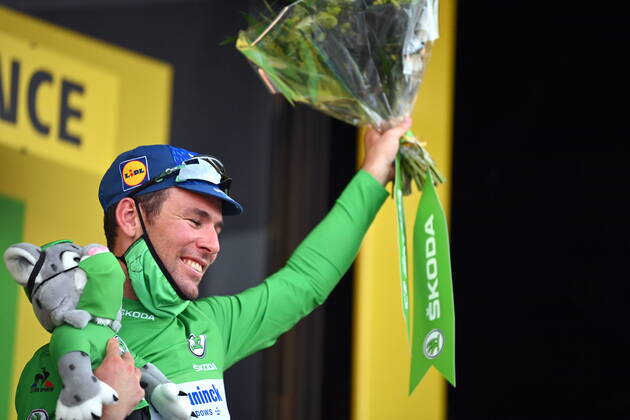 British Mark Cavendish of Deceuninck - Quick-Step celebrates on the podium in the green jersey of leader in the sprint ranking after stage 10 of the 108th edition of the Tour de France cycling race, 190,7 km from Albertville to Valence, France, Tuesday 06 July 2021. This year s Tour de France takes place from 26 June to 18 July 2021. DAVIDxSTOCKMAN x3028182x