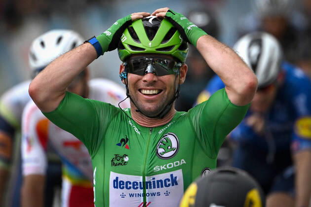 British Mark Cavendish of Deceuninck - Quick-Step wins ahead of Belgian Jasper Philipsen of Alpecin-Fenix and Belgian Wout Van Aert of Team Jumbo-Visma in stage 10 of the 108th edition of the Tour de France cycling race, 190,7 km from Albertville to Valence, France, Tuesday 06 July 2021. This year s Tour de France takes place from 26 June to 18 July 2021. DAVIDxSTOCKMAN x3028241x