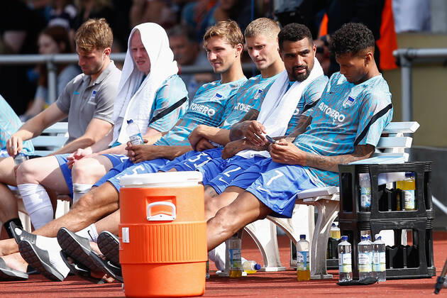 07.07.2021, xtgx, Fussball Testspiel, MSV Neuruppin - Hertha BSC Berlin emspor, v.l. Kevin Prince Boateng (Hertha, 27) und Davie Selke (Hertha, 7) auf der Bank mit Handy (DFL DFB REGULATIONS PROHIBIT ANY USE OF PHOTOGRAPHS as IMAGE SEQUENCES and or QUASI-VIDEO) Neuruppin