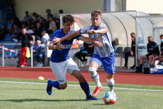 07.07.2021, xtgx, Fussball Testspiel, MSV Neuruppin - Hertha BSC Berlin emspor, v.l. Maximilian Mittelstaedt (Hertha, 17) (rechts) setzt sich durch, Zweikampf, Duell, Kampf, tackle (DFL DFB REGULATIONS PROHIBIT ANY USE OF PHOTOGRAPHS as IMAGE SEQUENCES and or QUASI-VIDEO) Neuruppin