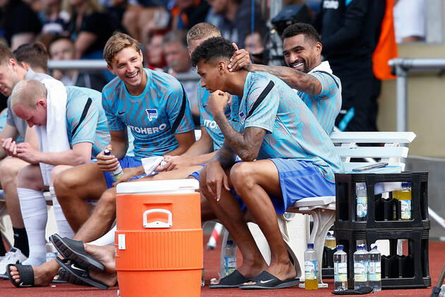 07.07.2021, xtgx, Fussball Testspiel, MSV Neuruppin - Hertha BSC Berlin emspor, v.l. Niklas Stark (Hertha, 5), Marton Dardai (Hertha, 31), Kevin Prince Boateng (Hertha, 27) und Davie Selke (Hertha, 7) scherzen auf der Bank (DFL DFB REGULATIONS PROHIBIT ANY USE OF PHOTOGRAPHS as IMAGE SEQUENCES and or QUASI-VIDEO) Neuruppin